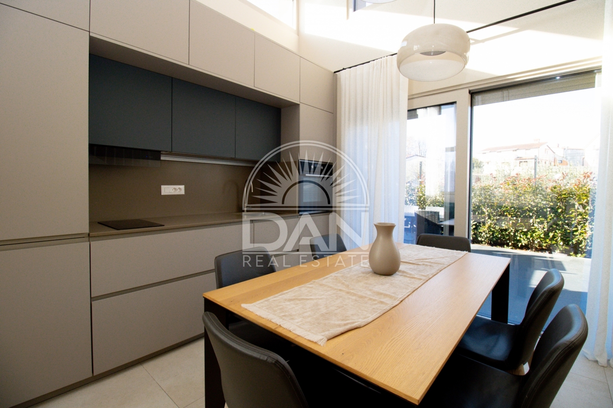 Funtana – Ekskluzivno! Moderna hiša v bližini morja, obdana z naravo