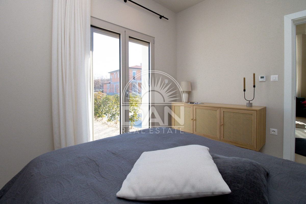 Funtana – Ekskluzivno! Moderna hiša v bližini morja, obdana z naravo