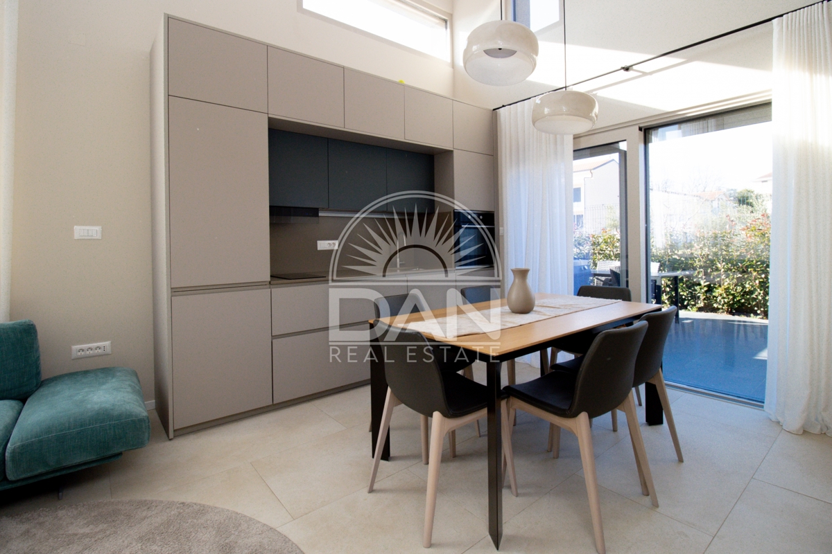 Funtana – Ekskluzivno! Moderna hiša v bližini morja, obdana z naravo