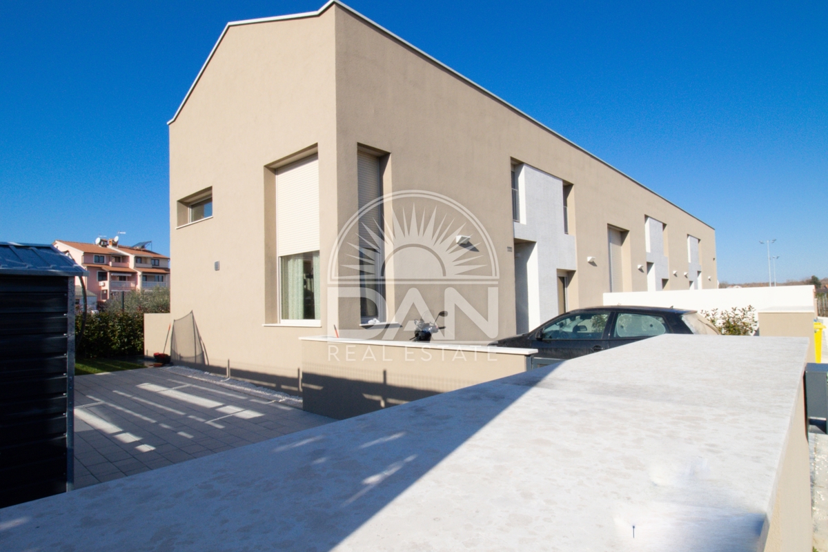 Funtana – Ekskluzivno! Moderna hiša v bližini morja, obdana z naravo