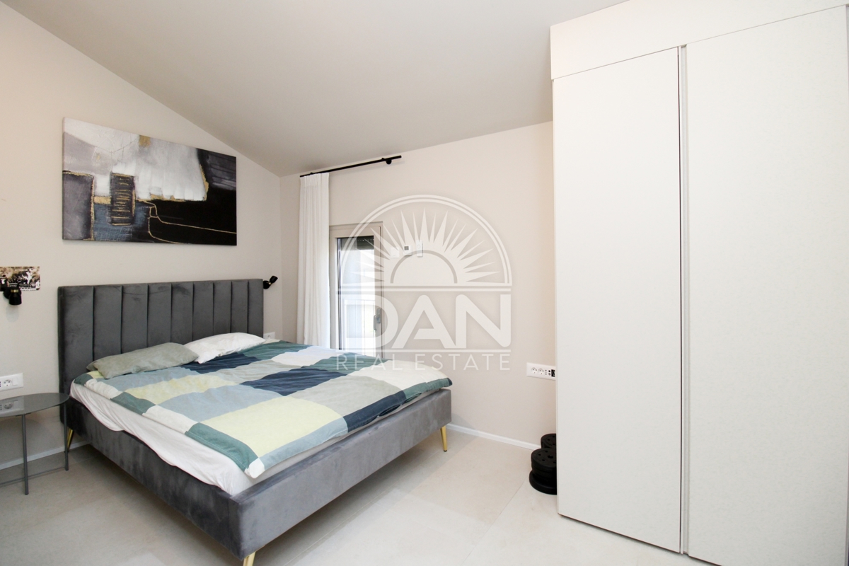 Funtana – Ekskluzivno! Moderna hiša v bližini morja, obdana z naravo