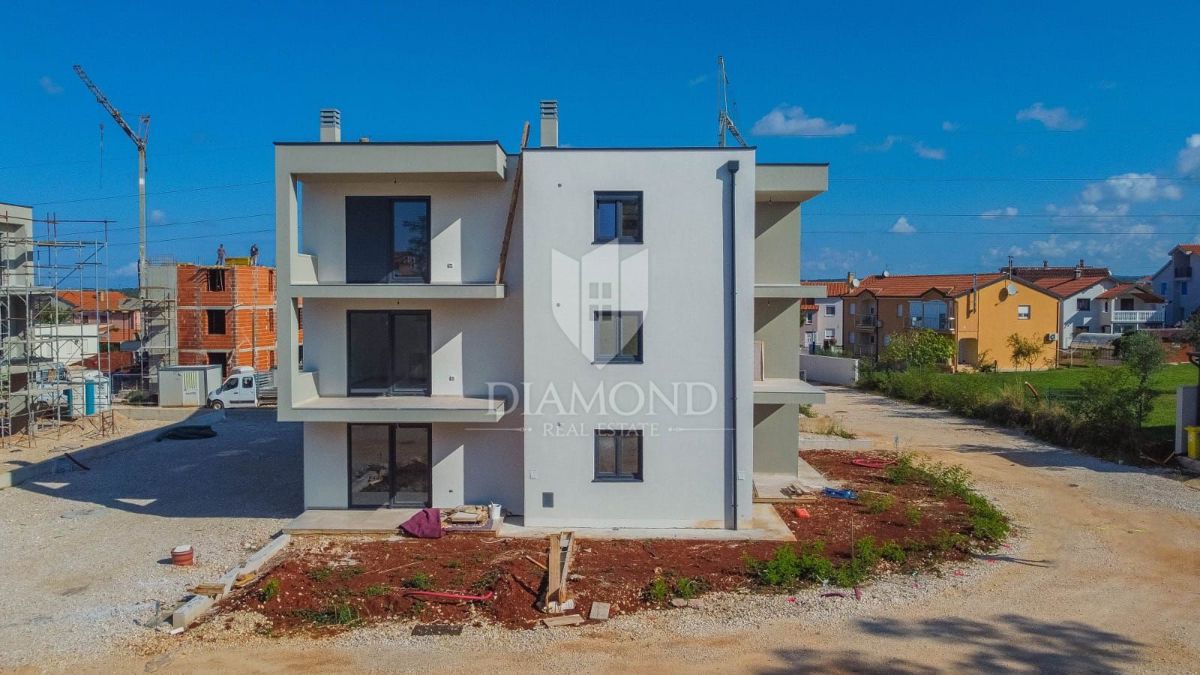 Umag, okolica, novogradnja! Čudovito stanovanje s pogledom na morje!