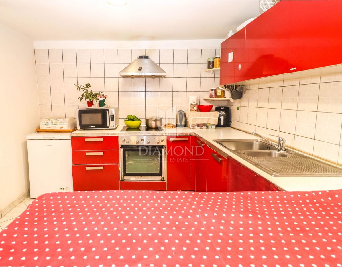 Priložnost! Dve samostojni hiši v okolici Pule!