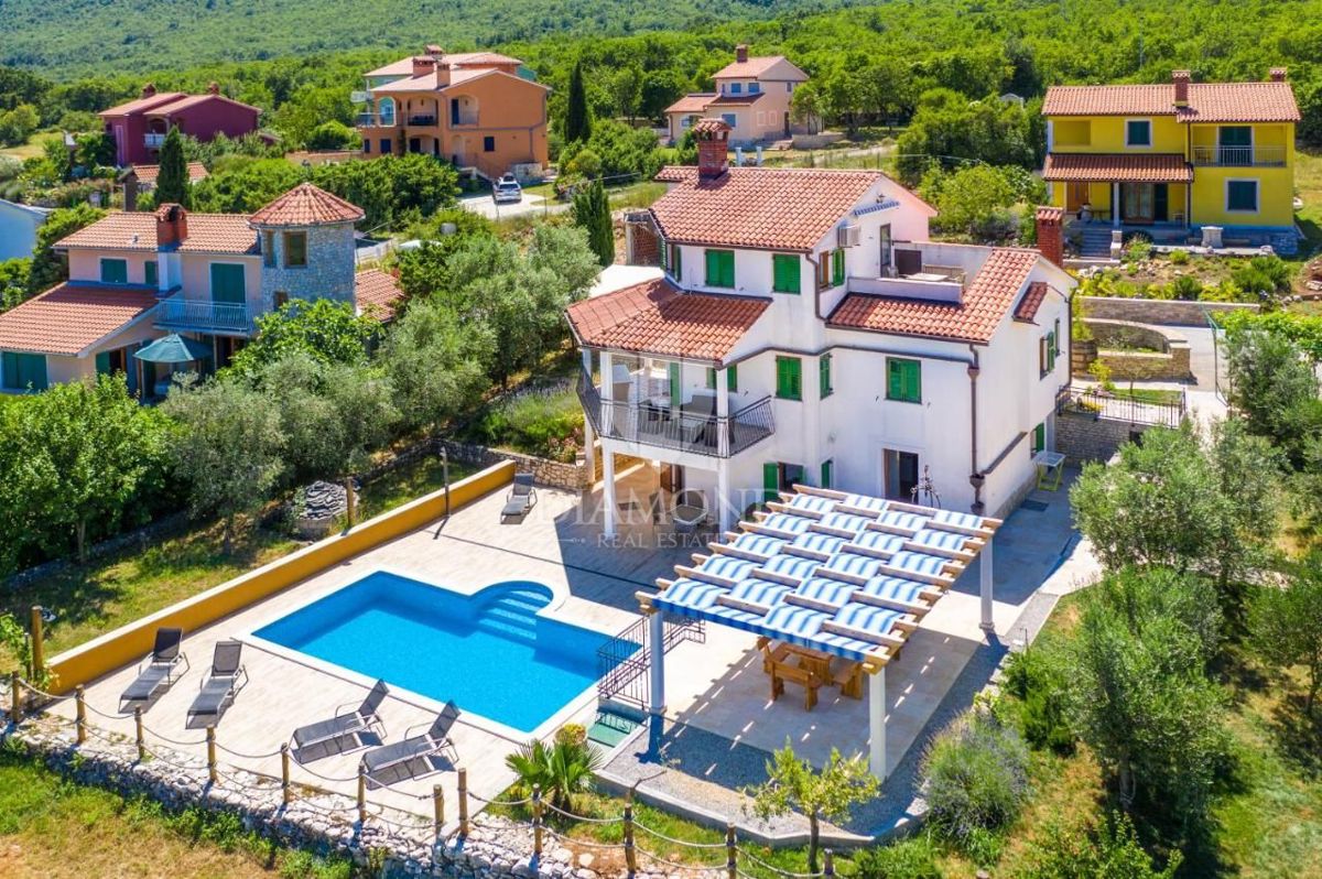 Hiša Labin, 200m2
