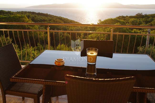 Rabac, lepa hiša z neoviranim pogledom na morje 