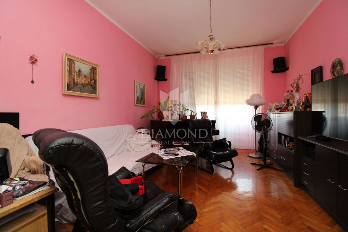 Rijeka, prostorno stanovanje v samem centru mesta