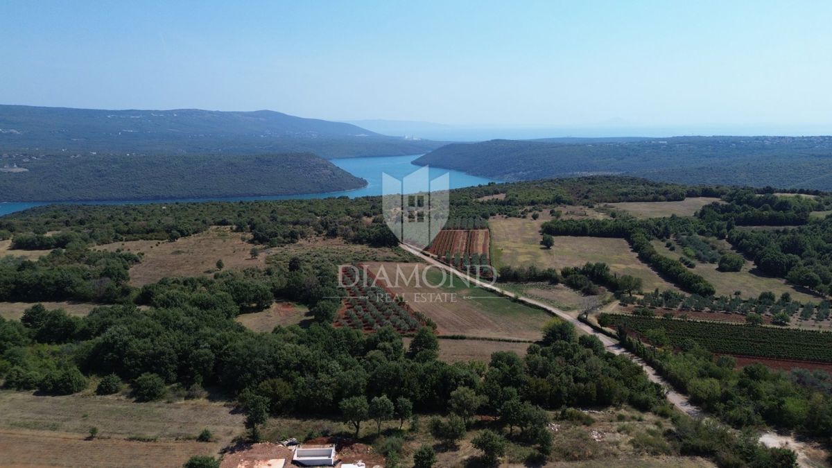 Barban, gradbena parcela na atraktivni lokaciji