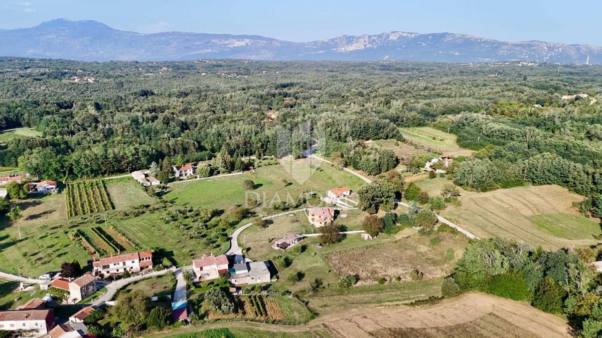 Lepo gradbeno zemljišče v bližini Labina
