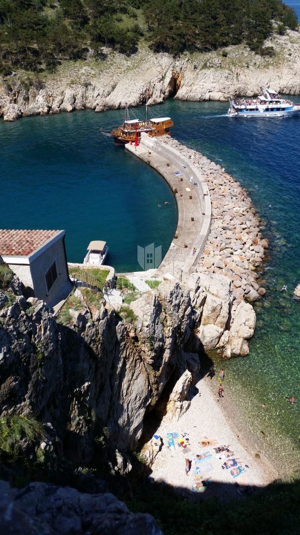 Krk, Edinstvena hiša ob morju