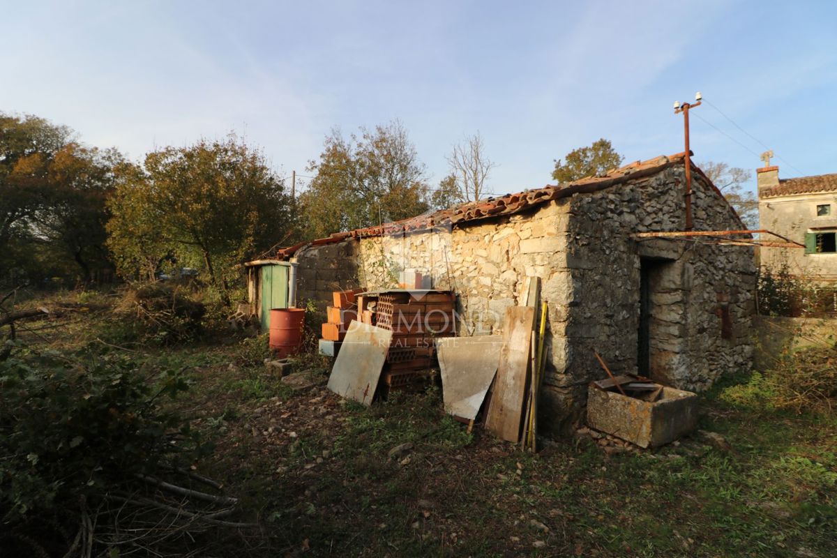 Kršan, okolica, starina za adaptacijo na odlični lokaciji