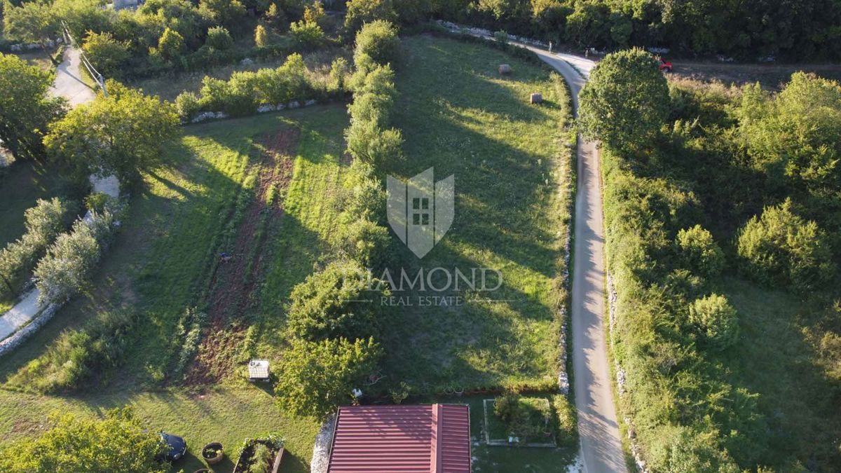 Svetvinčenat, zemljišče z gradbenim dovoljenjem