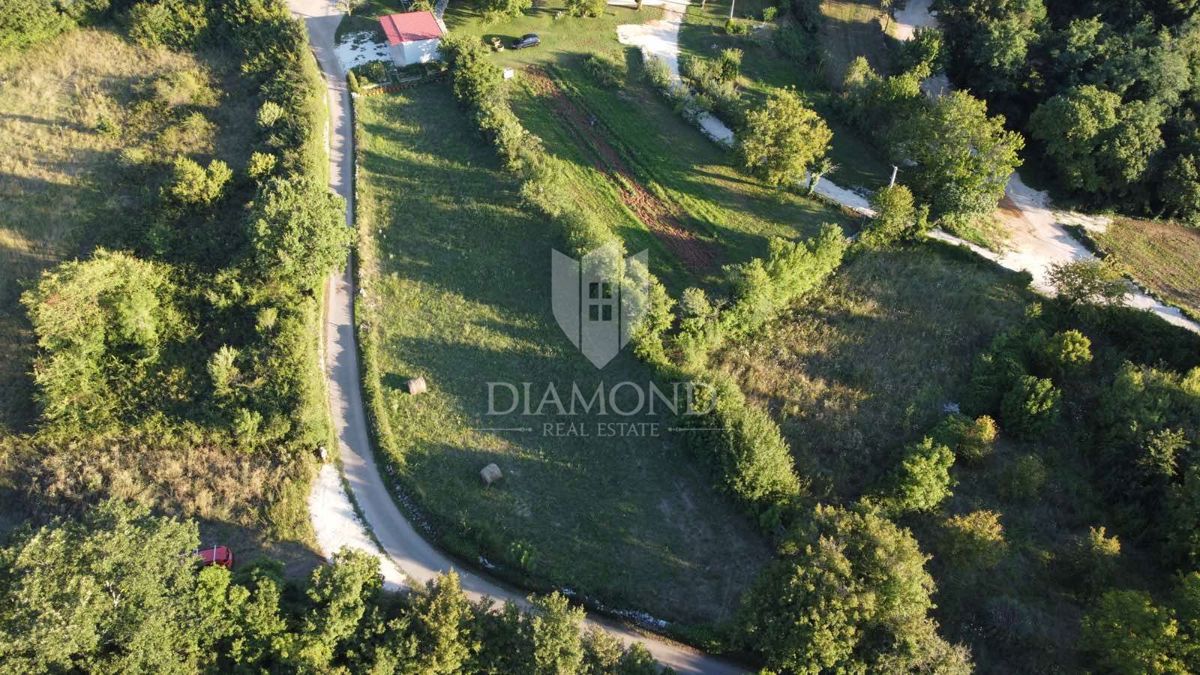 Svetvinčenat, zemljišče z gradbenim dovoljenjem