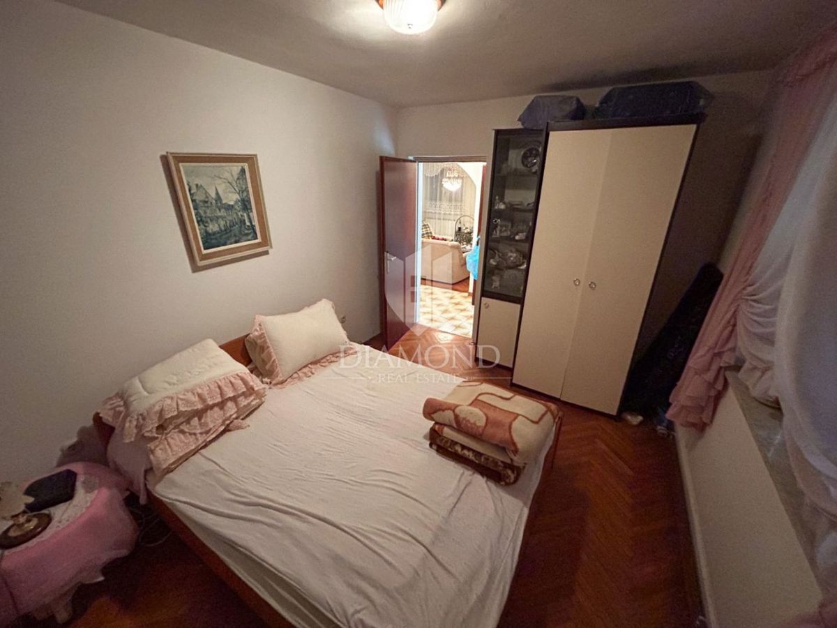 Hiša z velikim vrtom v bližini Labina