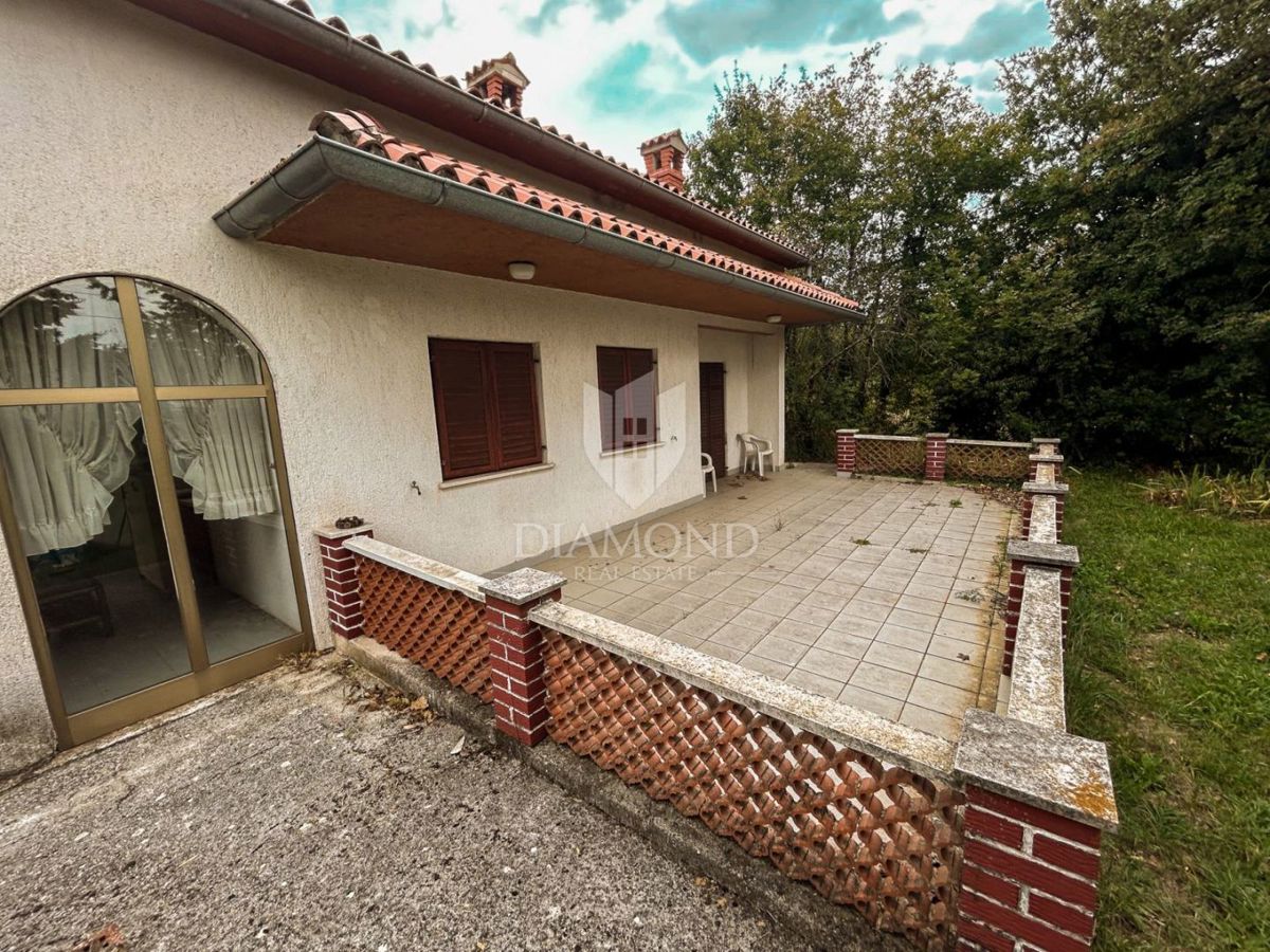 Hiša z velikim vrtom v bližini Labina