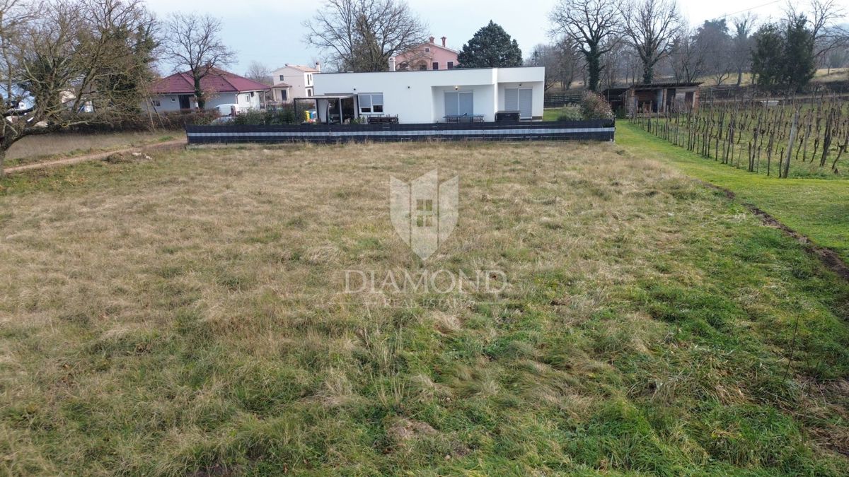 Zemljišče Kršan, 801m2
