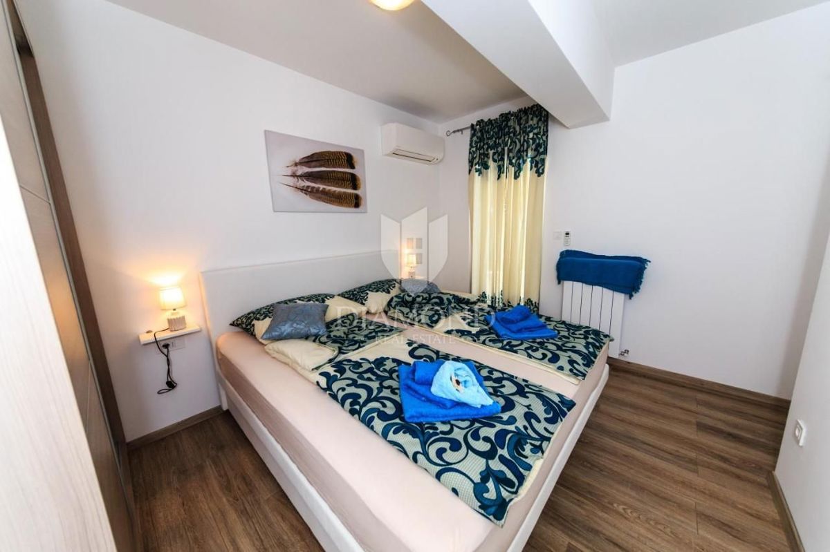 Ika, Vila z bazenom, pogled na morje