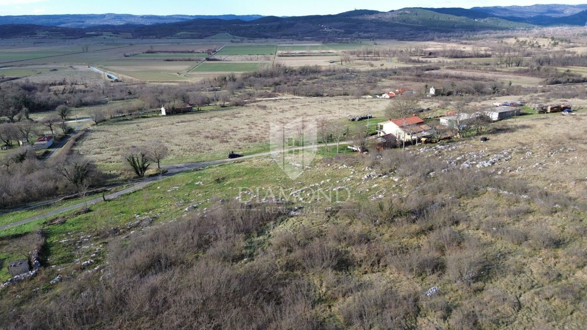 Kršan okolica, zazidljivo zemljišče na lepi lokaciji
