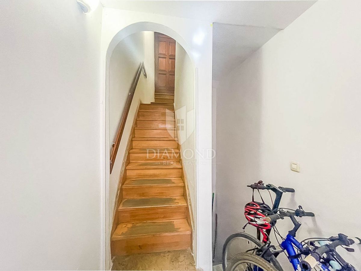 Priložnost! Dva apartmaja v središču Rovinja!
