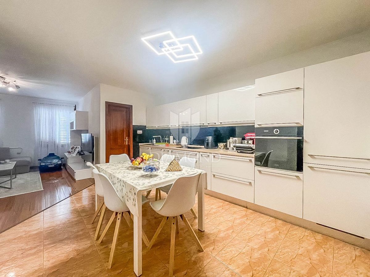 Priložnost! Dva apartmaja v središču Rovinja!