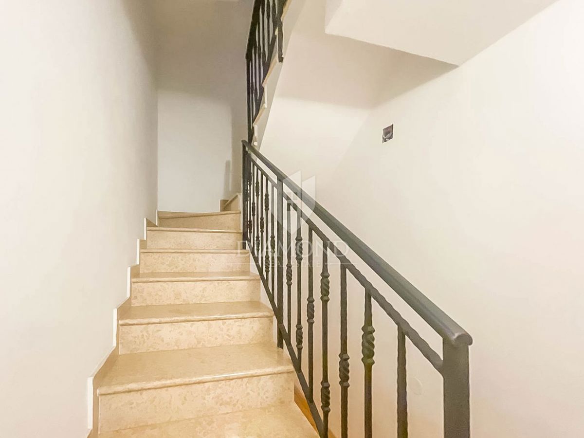 Priložnost! Dva apartmaja v središču Rovinja!
