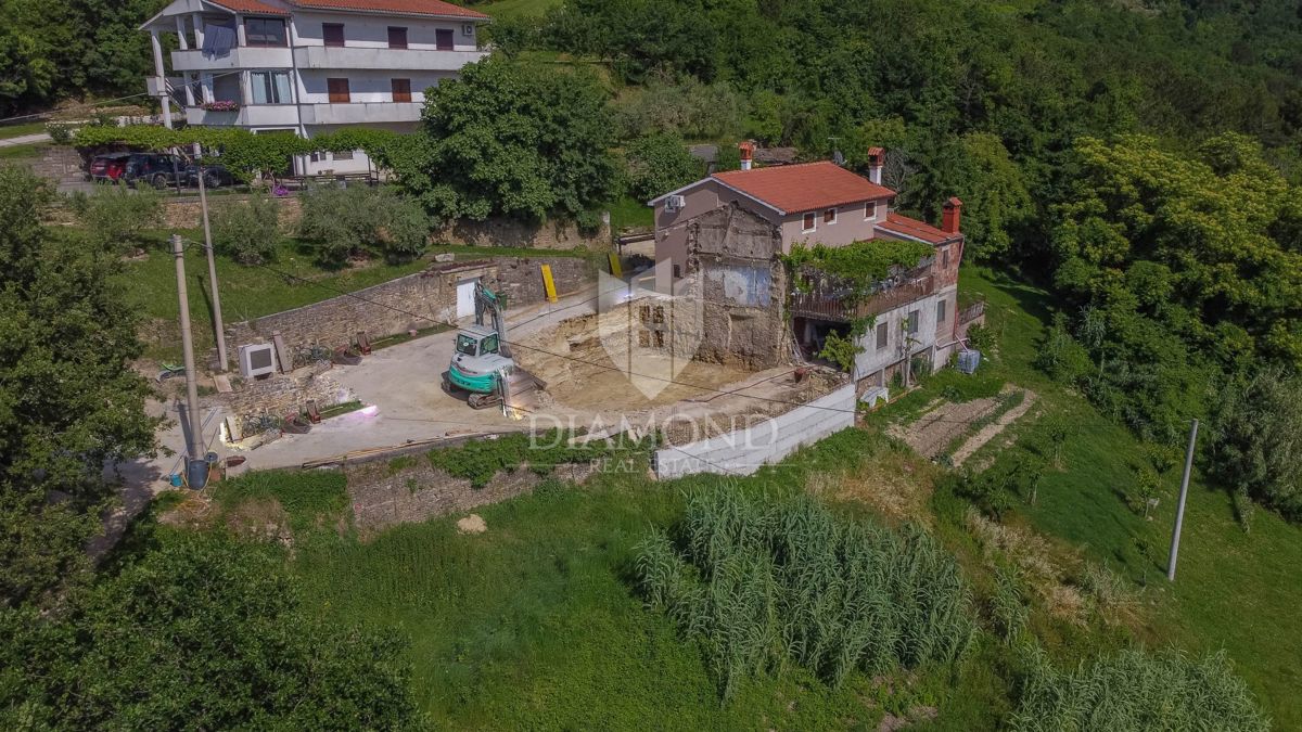 Istra, Motovun, okolica zemljišće z gradbenim dovoljenjem!