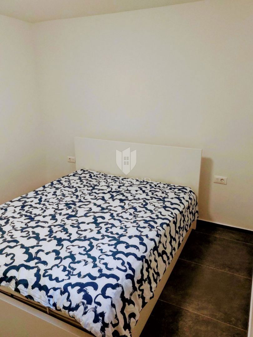 Poreč, okolica - visokokakovosten apartma v novogradnji blizu morja!