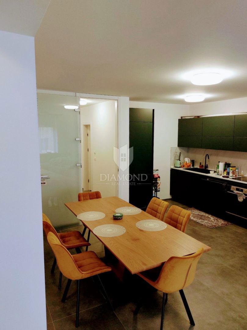 Poreč, okolica - visokokakovosten apartma v novogradnji blizu morja!