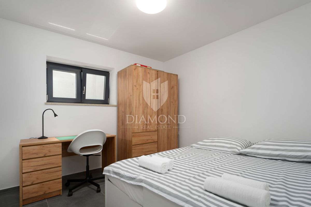 Poreč, okolica - visokokakovosten apartma v novogradnji blizu morja!