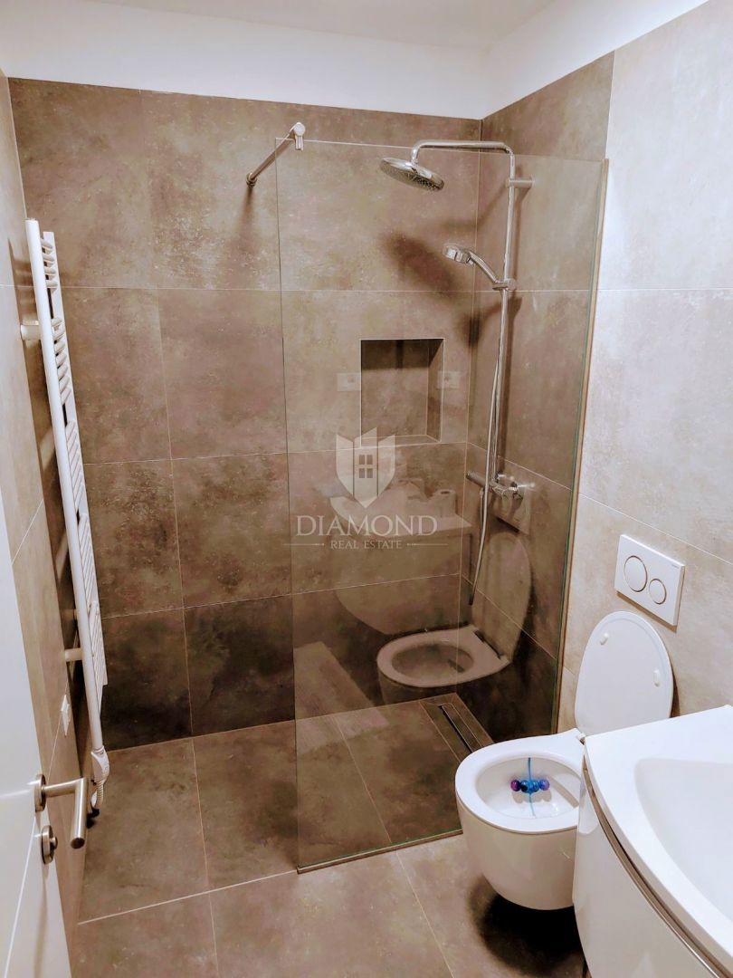 Poreč, okolica - visokokakovosten apartma v novogradnji blizu morja!