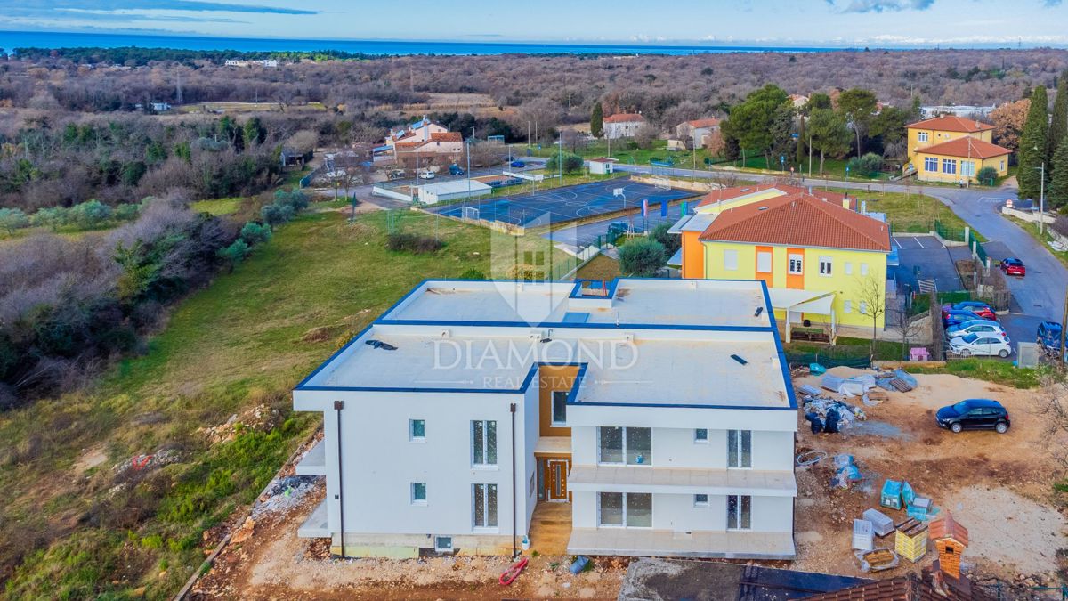 Umag! Apartma v 1. nadstropju s strešno teraso in pogledom na morje!