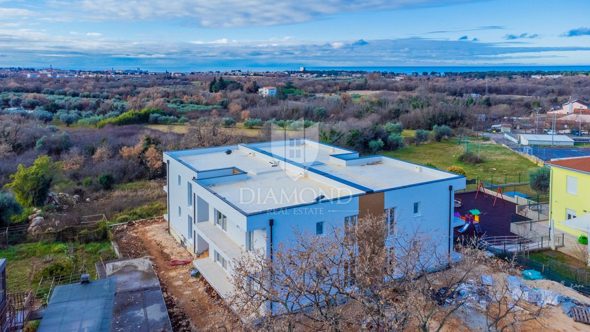 Umag! Apartma v 1. nadstropju s strešno teraso in pogledom na morje!