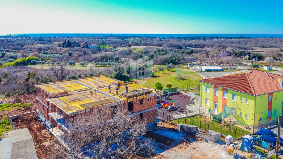 Umag! Apartma v 1. nadstropju s strešno teraso in pogledom na morje!