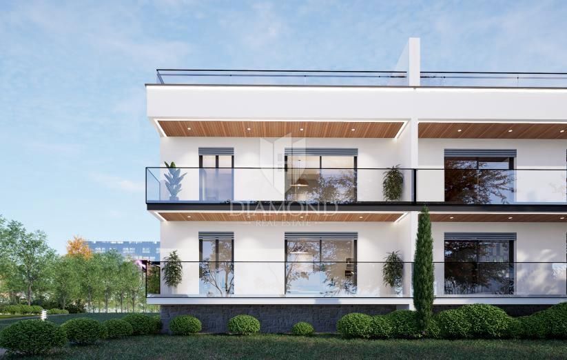 Umag! Apartma v 1. nadstropju s strešno teraso in pogledom na morje!