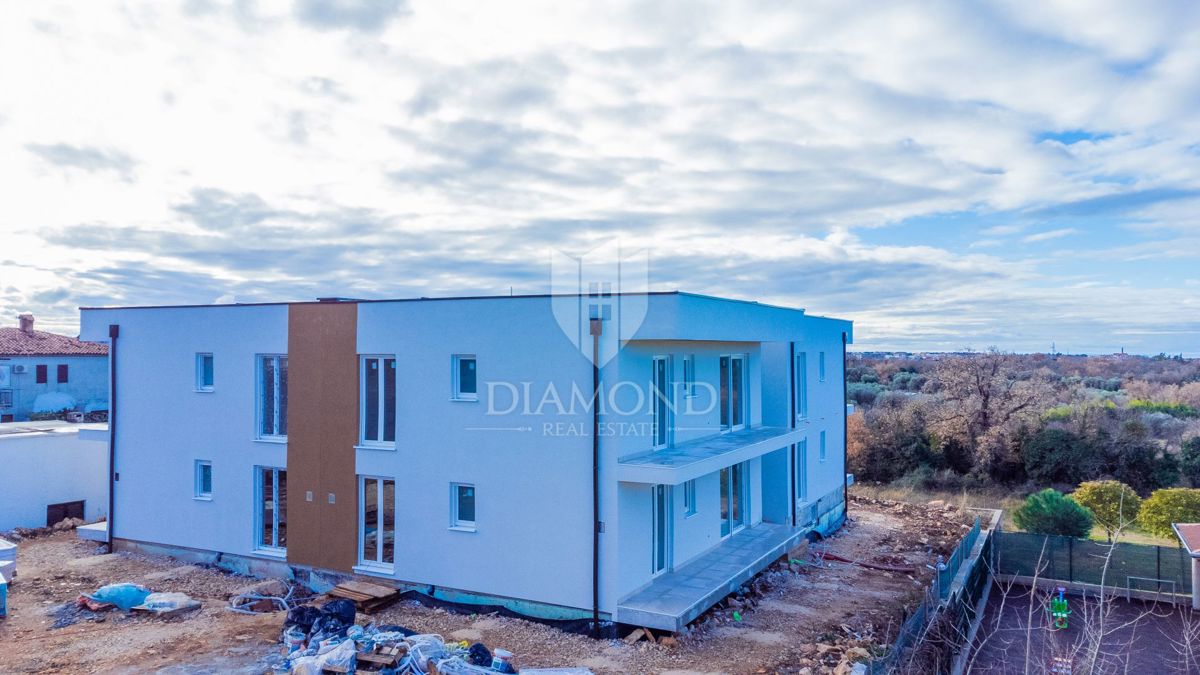 Umag! Apartma v 1. nadstropju s strešno teraso in pogledom na morje!