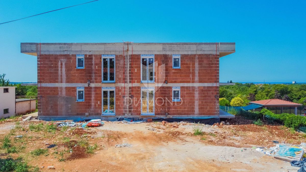 Umag! Apartma v 1. nadstropju s strešno teraso in pogledom na morje!