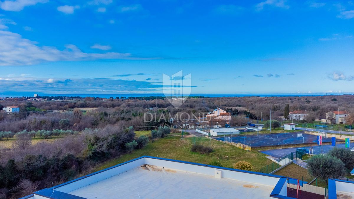 Umag! Apartma v 1. nadstropju s strešno teraso in pogledom na morje!