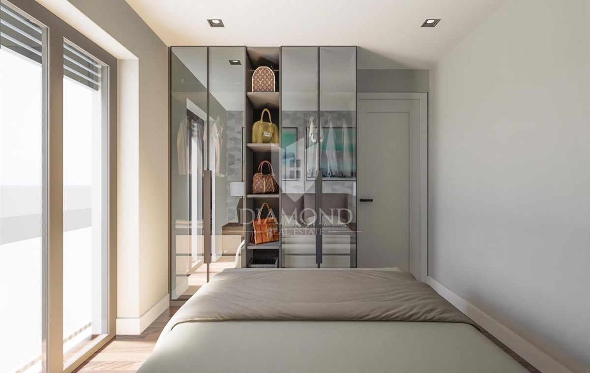 Umag! Apartma v 1. nadstropju s strešno teraso in pogledom na morje!