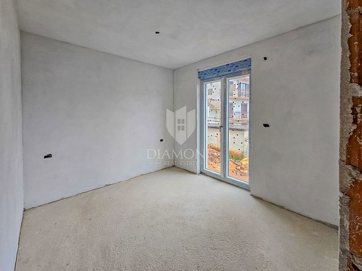 Umag! Apartma v 1. nadstropju s strešno teraso in pogledom na morje!