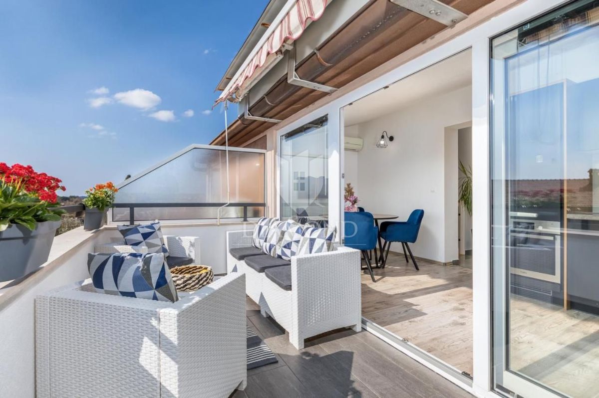 Istra, Valbandon, dvoetažni apartma 500m od morja!