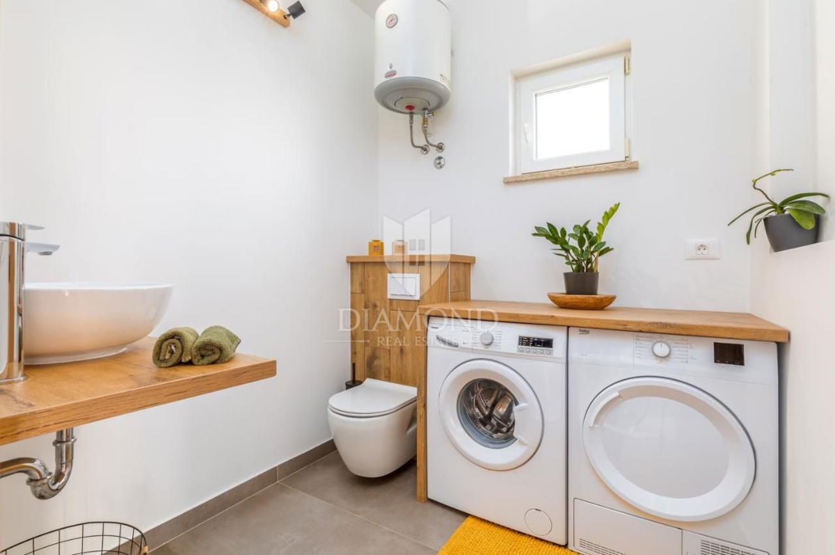 Istra, Valbandon, dvoetažni apartma 500m od morja!