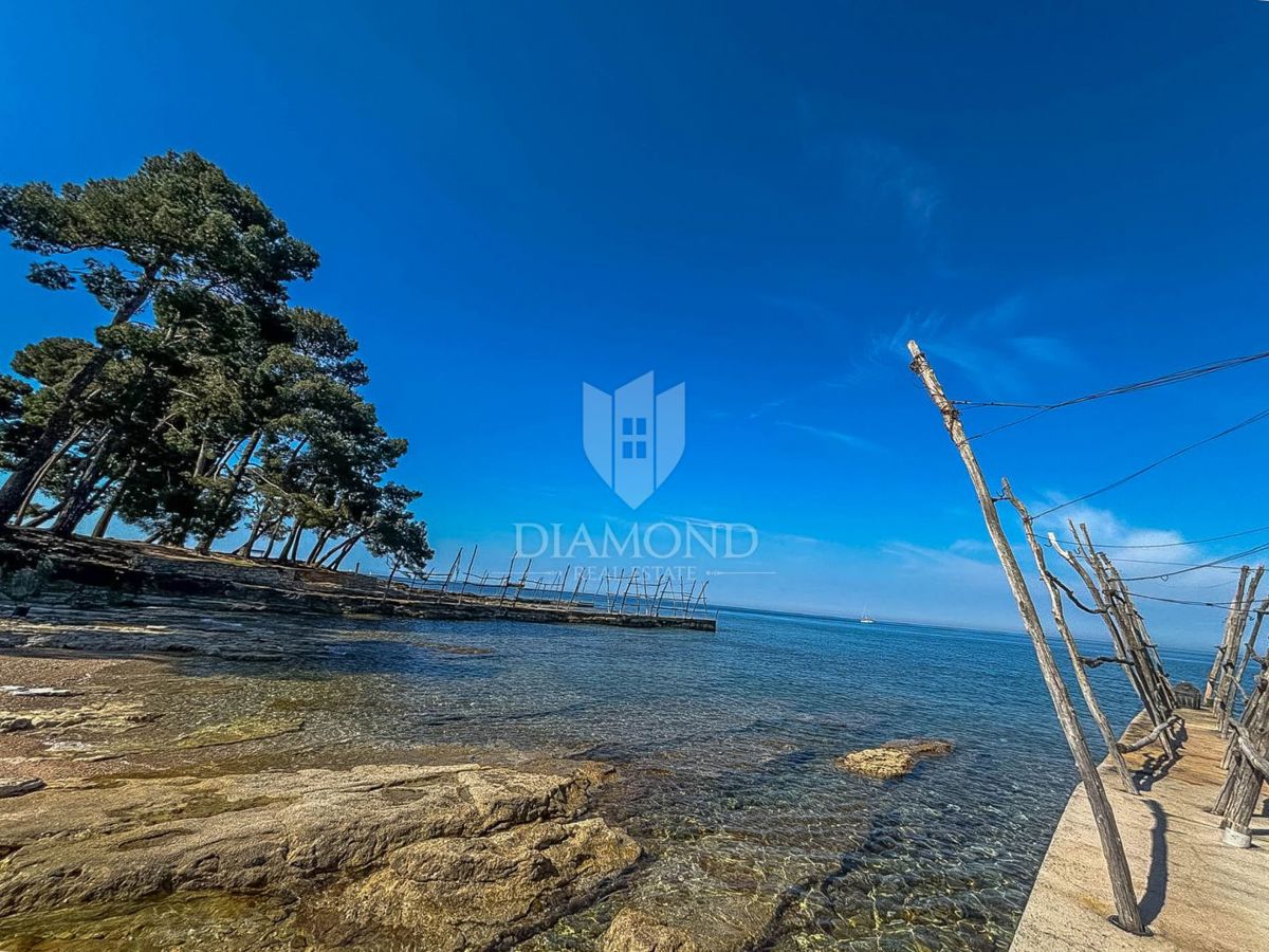 Istra, Umag, moderno stanovanje z balkonom 200m od plaže!