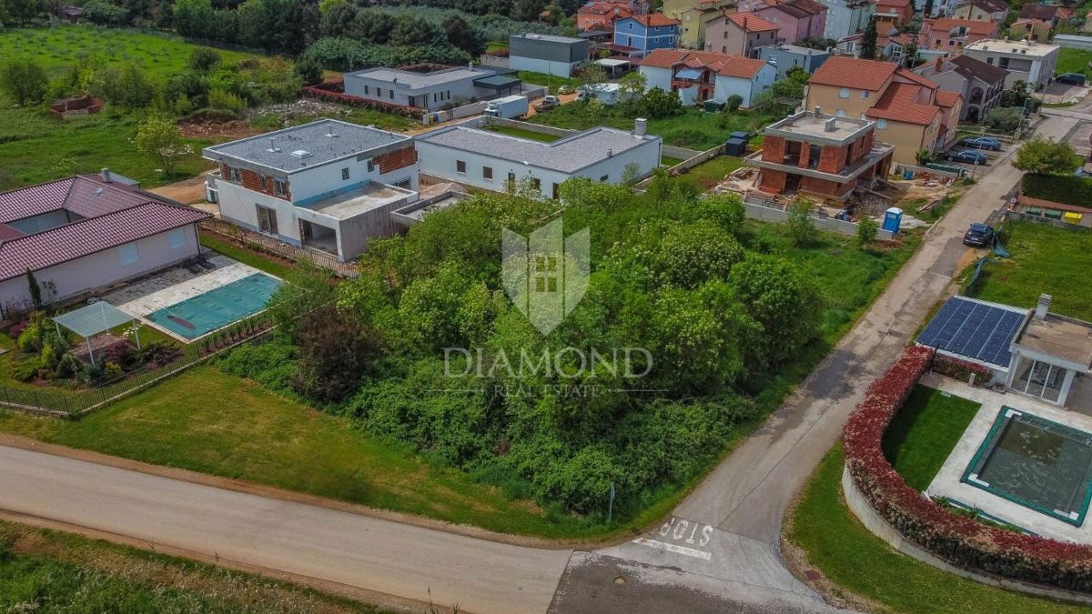 Zemljišče Novigrad, 700m2