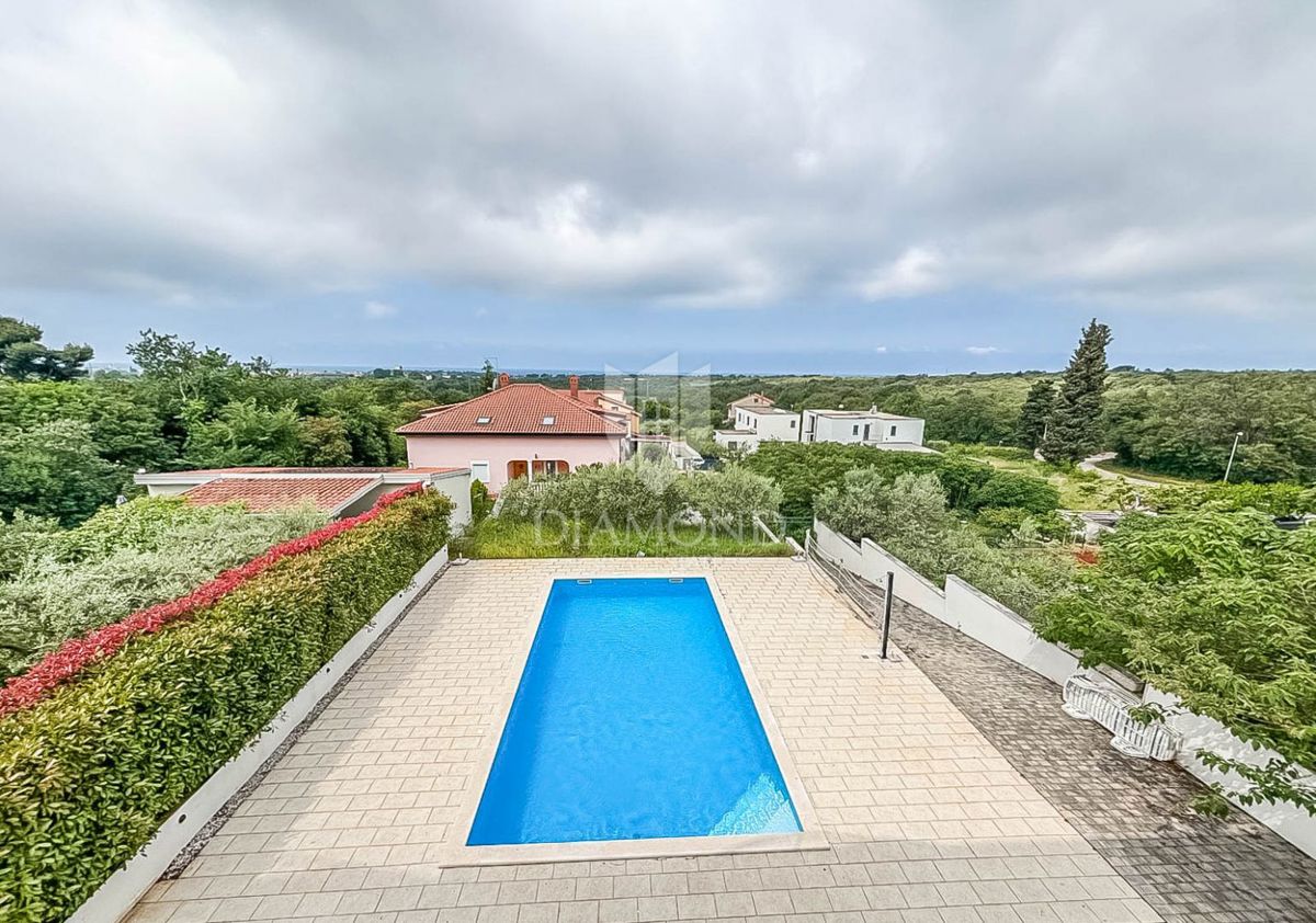 Istra, okolje Umaga, čudovit apartma s pogledom na morje!