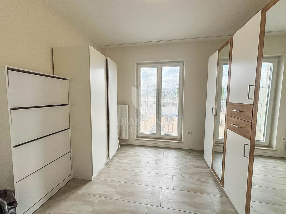 Istra, okolje Umaga, čudovit apartma s pogledom na morje!