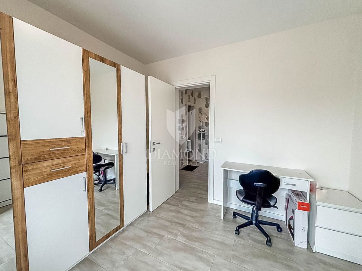 Istra, okolje Umaga, čudovit apartma s pogledom na morje!
