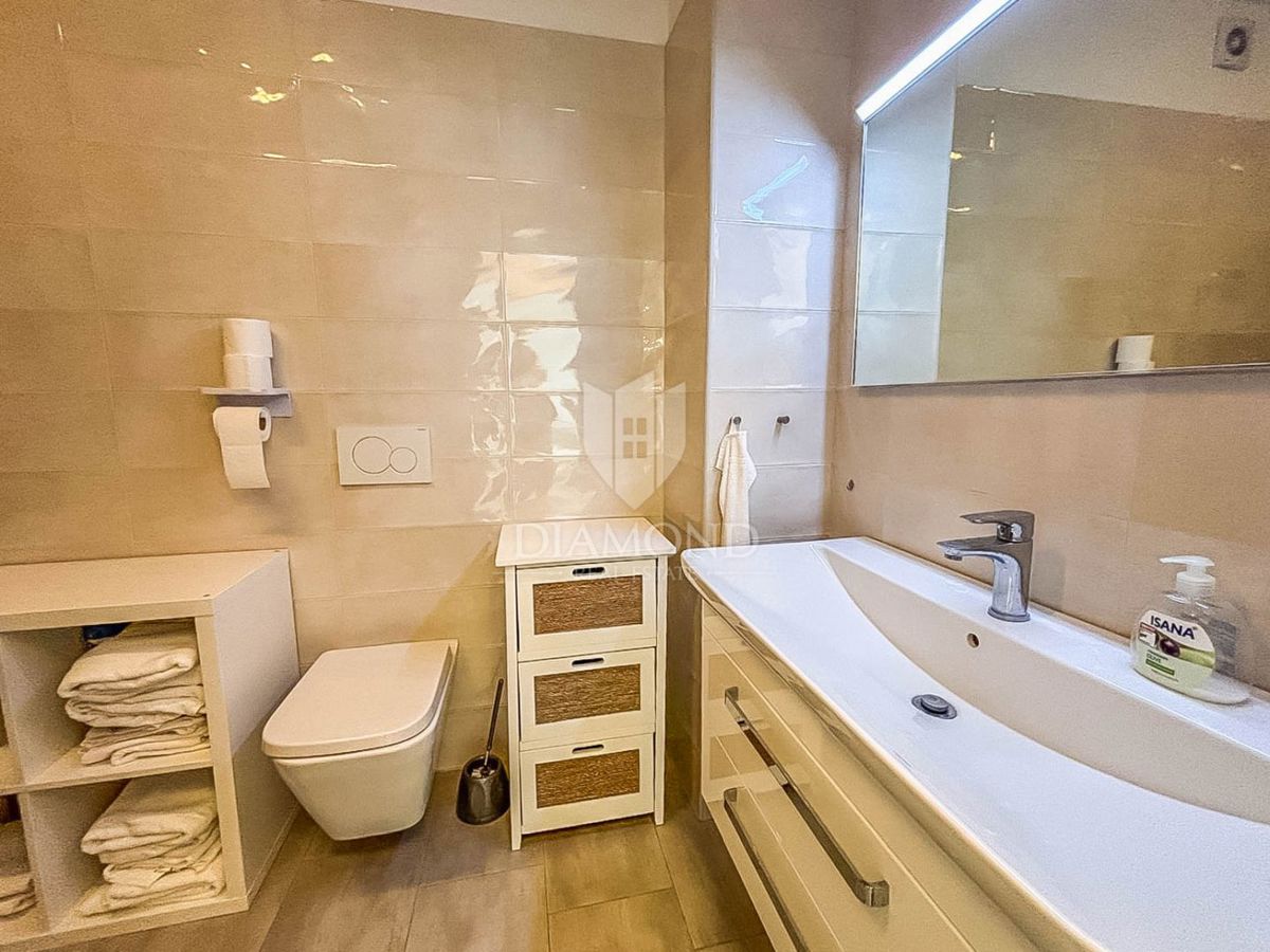 Istra, okolje Umaga, čudovit apartma s pogledom na morje!