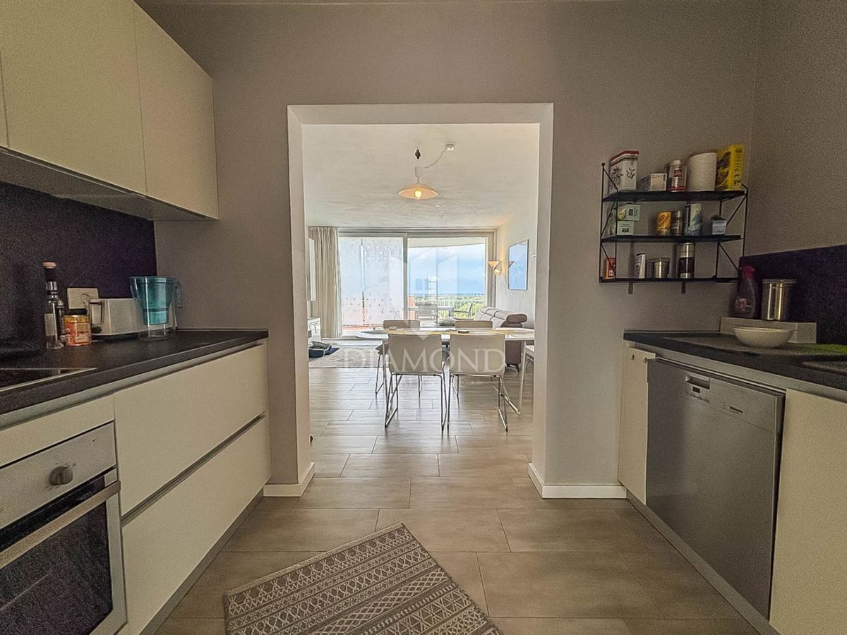 Istra, okolje Umaga, čudovit apartma s pogledom na morje!