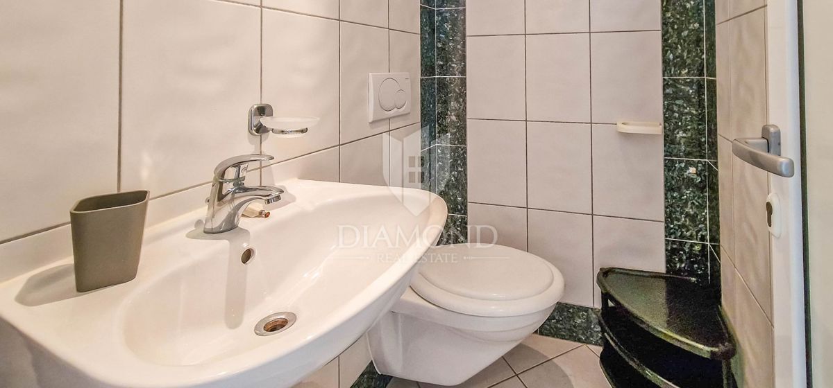 Novigrad, okolica, stanovanje z galerijo 350m od morja