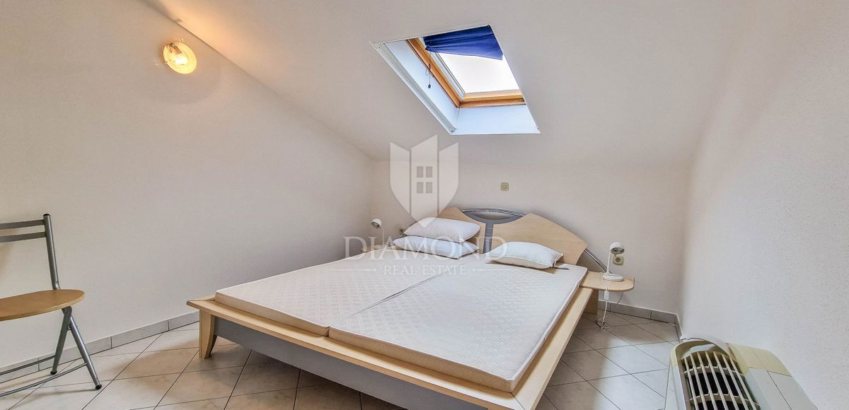 Novigrad, okolica, stanovanje z galerijo 350m od morja
