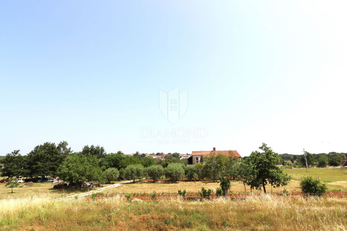 Poreč – okolica: Prostorno stanovanje v novogradnji s teraso